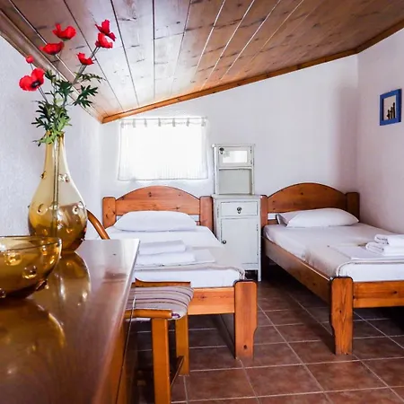 Kaluvi Skiathos Town