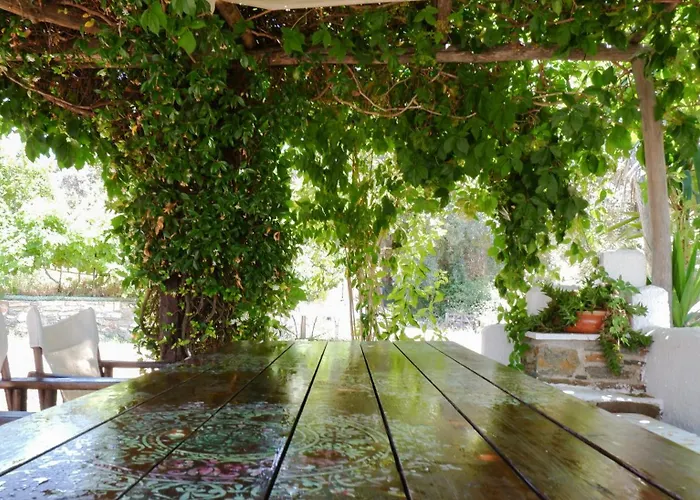 度假居 Kaluvi 斯基亚索斯镇