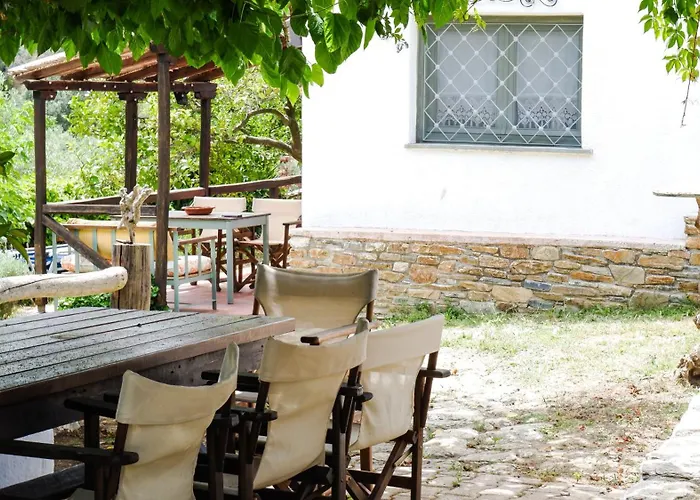 度假居 Kaluvi 斯基亚索斯镇